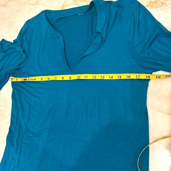 Three Dots, NWOT, Teal V-Neck Extra Long Sleeve Tunic, Solid Teal. Size Large. - Picture 5 of 7